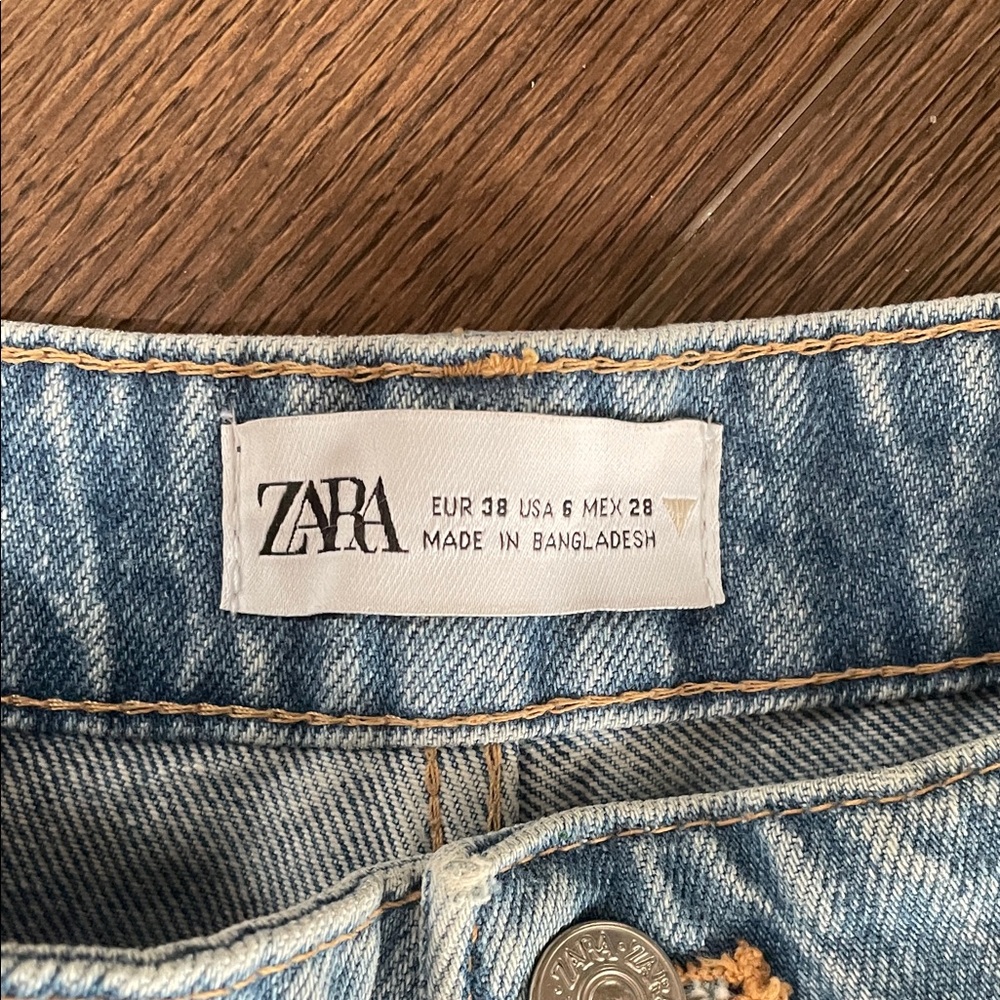 Zara Classic Blue Denim Shorts - Picture 2 of 6